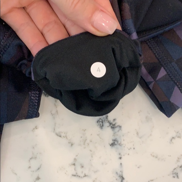 Lululemon yoga pants - size 4 - Picture 5 of 6